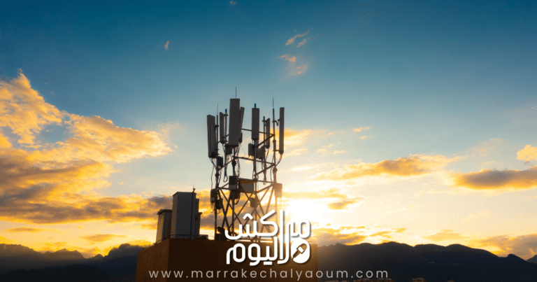 احتجاج سكان ضد تركيب هوائي 5G فوق سطح بناية سكنية